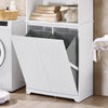 Armoire de buanderie blanche avec porte basculante ouverte révélant un bac à linge gris près du lave-linge