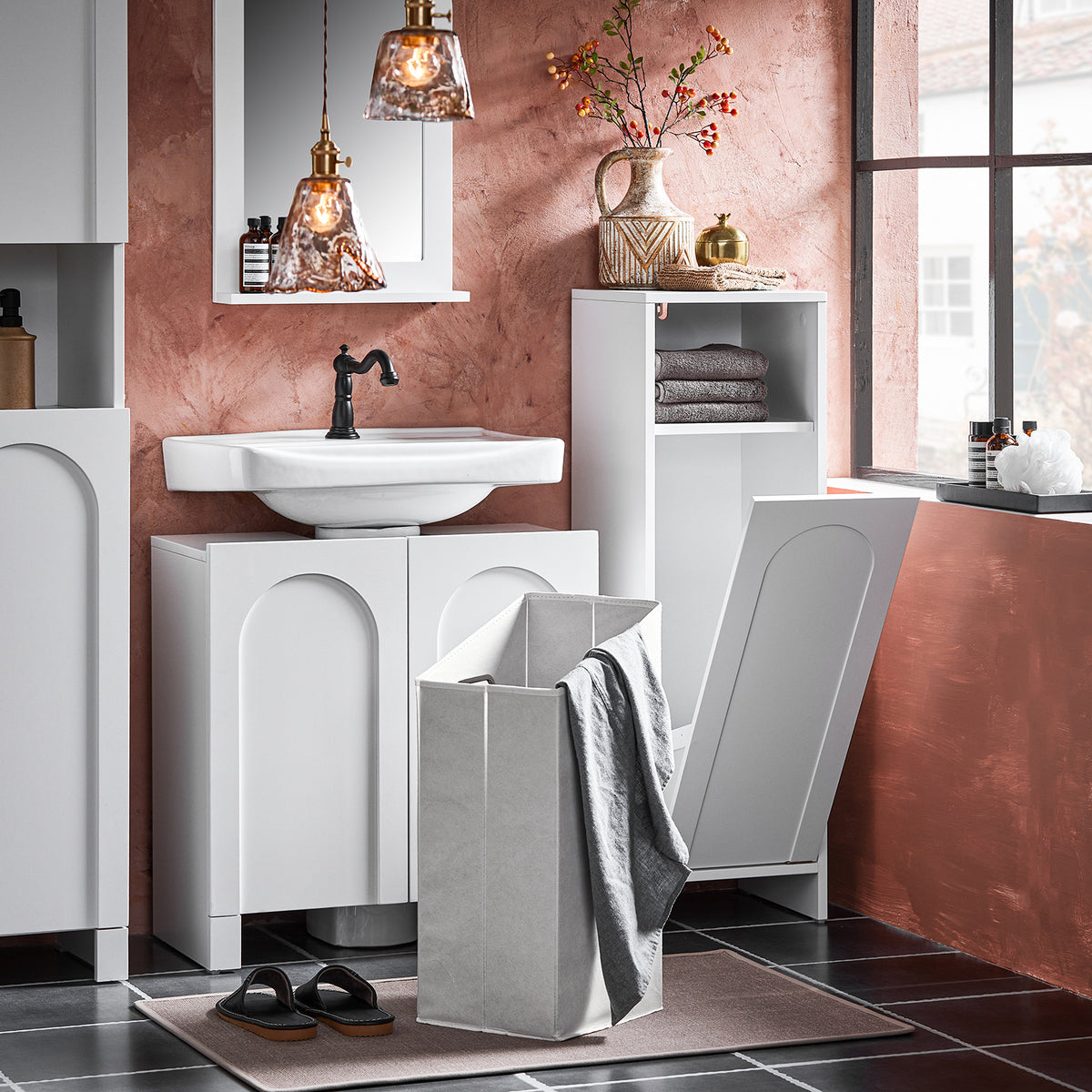 SoBuy BZR161-W Meuble Salle de Bain avec Panier à Linge, Sac Amovible, Format Compact, pour Salle de Bain et WC, Rangement Optimisé – L30×P30×H97 cm, Blanc