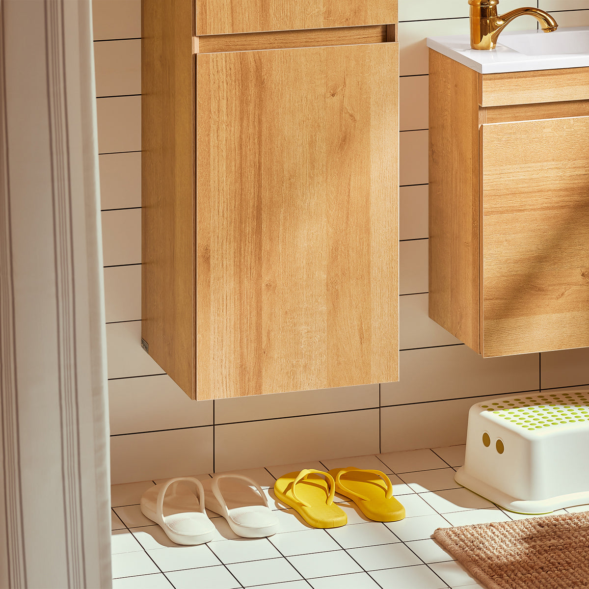 SoBuy BZR175-N Colonne de Salle de Bain Suspendue Armoire de Toilette Meuble Rangement, 2 Portes, Étagères Réglables