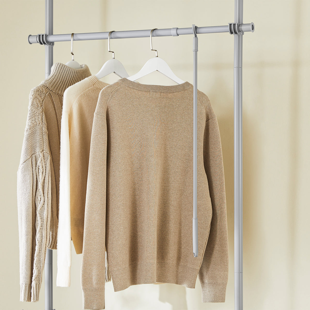 SoBuy FRG109-II-HG Tringle à Vêtements Télescopique, Portant à Vêtements Robuste, Penderie Ouverte Réglable avec Barres de Suspension pour Chambre, Dressing, Gris