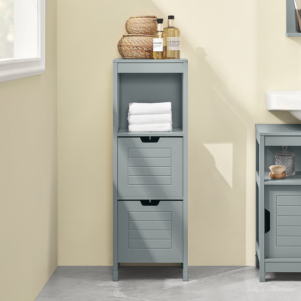 SoBuy FRG127-SG Comodă Baie Mobilier – Comodă Mică de Depozitare cu 2 Coșuri – Coloană Compactă pentru Toaletă din Lemn, Dulap Baie Modern, Gri, 30x89x30 cm