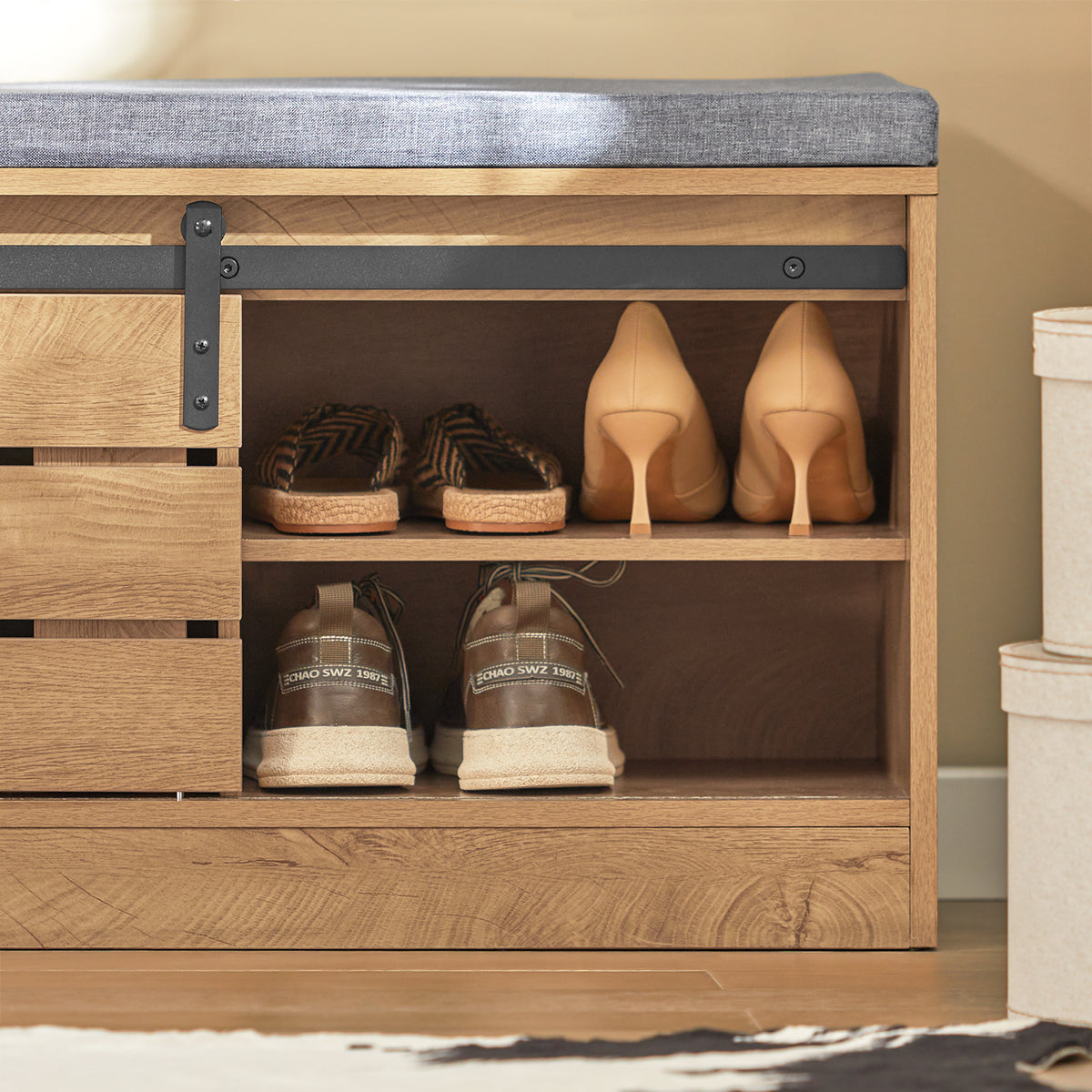 SoBuy FSR120-N Banc à Chaussures avec Porte de Grange Coulissante et Coffre de Rangement pour Entrée – 80x35x48 cm, Naturel
