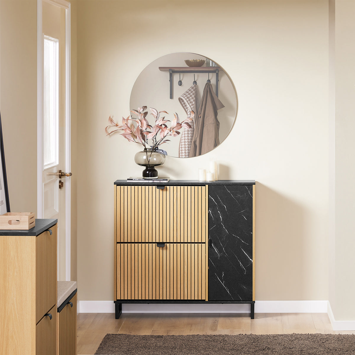 SoBuy FSR203-N Dulap de Pantofi cu 2 Rabatante și Ușă Laterală, Design Nordic Compact pentru Intrare – 90x24x88 cm, Natur și Negru