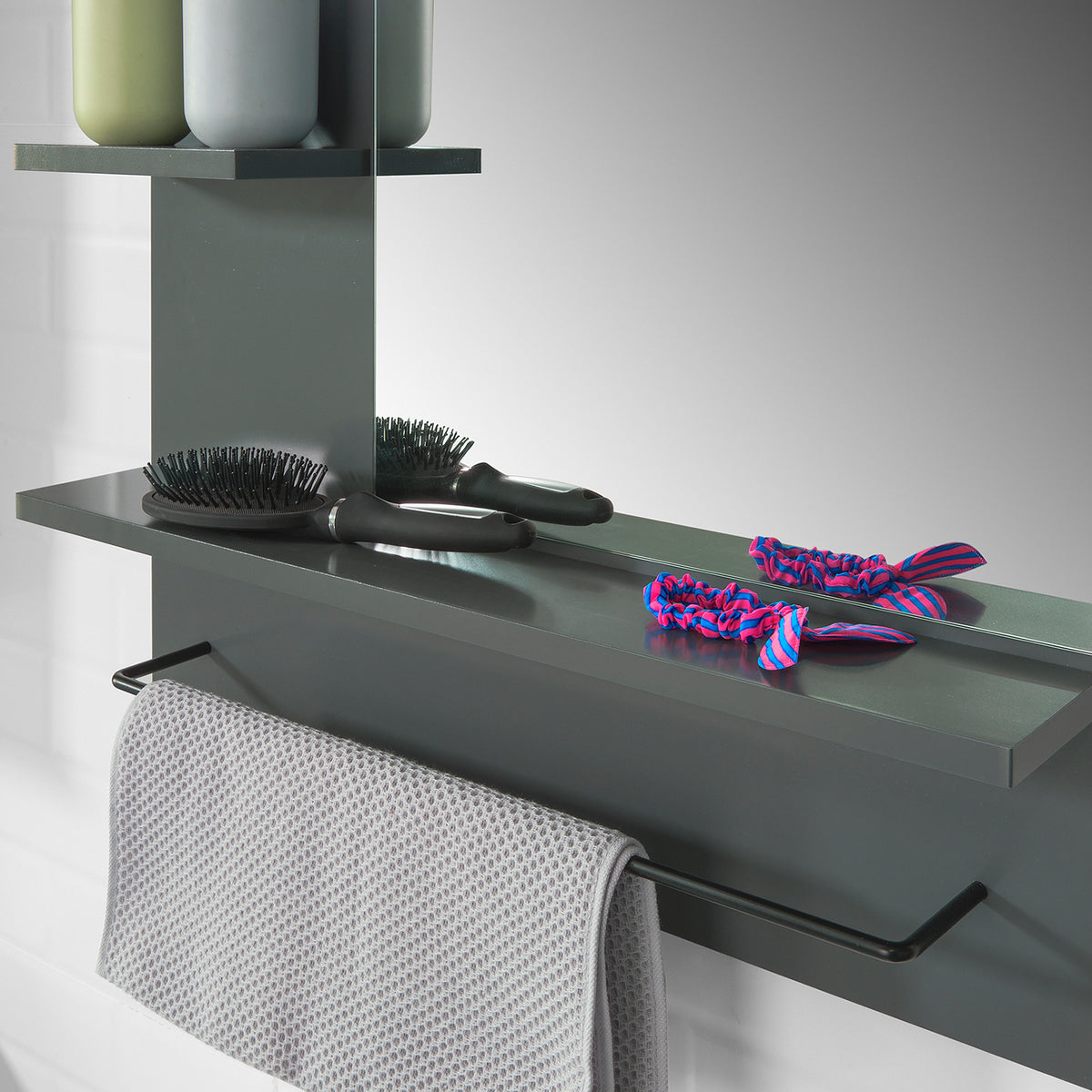 SoBuy BZR23-DG Miroir avec Porte-Serviettes Miroir Mural Miroir de Salle de Bain avec étagères