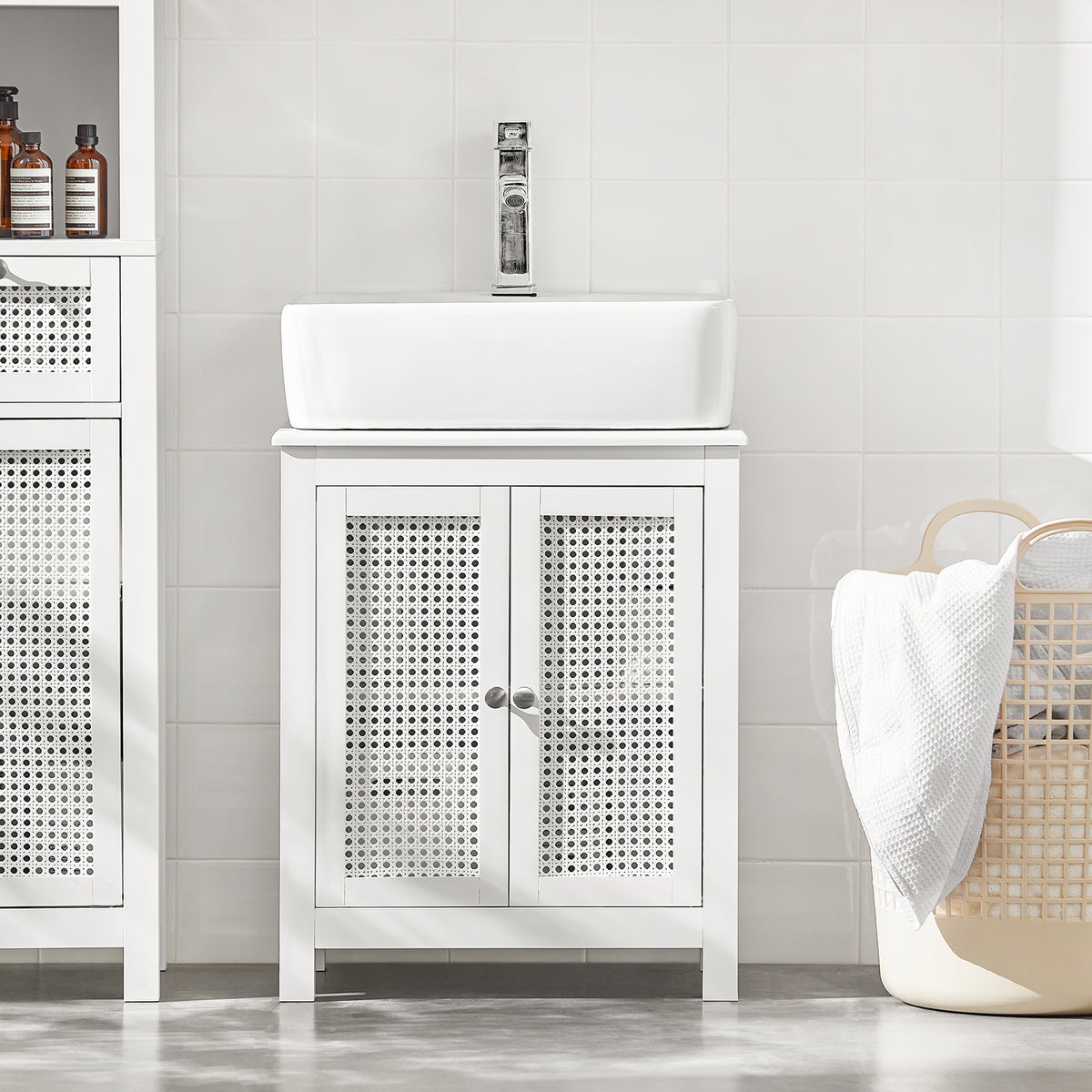 SoBuy BZR35-W Dulap Sub Chiuvetă Baie, Dulap Chiuvetă cu 2 Uși și Raft, Mobilier Baie Mic cu Panouri tip Grilaj pentru Lavoar, Alb 50x60x33 cm