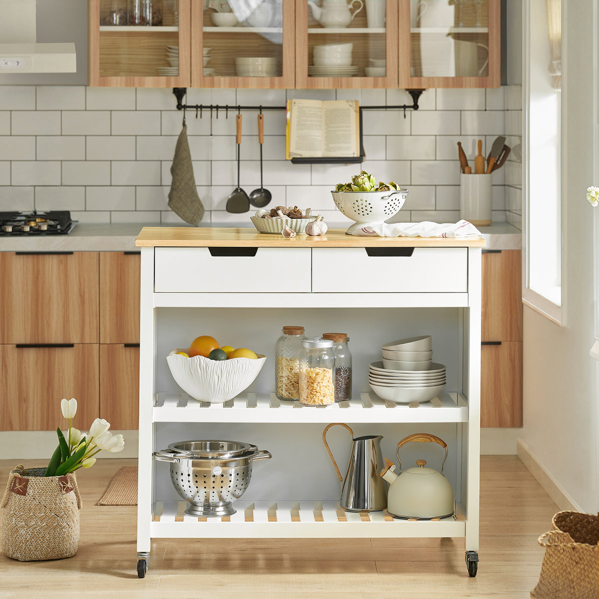 SoBuy FKW74-WN Cărucior de bucătărie cu roți, cu blat de lucru, 2 sertare și 2 rafturi, suport pentru cuptorul cu microunde, sarcină 60 kg – 100x60x94 cm, Alb și Natur