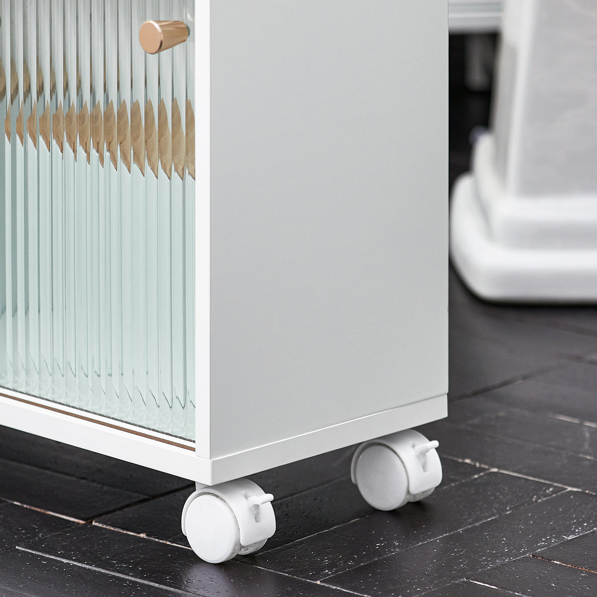 SoBuy BZR117-W Armoire WC Toilettes, Meuble Étroit Salle de Bain sur Roulettes, Support Papier Toilette avec 2 Portes Coulissantes en Verre