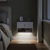SoBuy FBT176-E-W Table de Chevet Suspendue avec LED – Tiroir Réversible, Façade Ondulée, Poignée Dorée, Blanc, 40×26×30 cm
