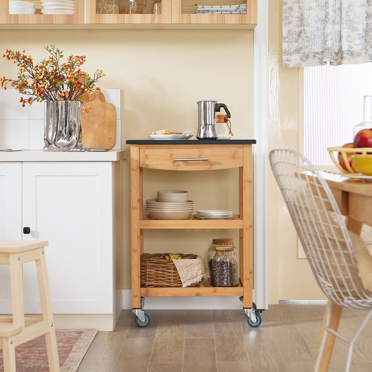 SoBuy FKW28-SCH Desserte Cuisine avec Roulettes et Étagère, Mobile, pour Cuisine et Salle à Manger, Rangement Optimisé, Pratique – L58×P40×H85 cm, Bambou, Noir