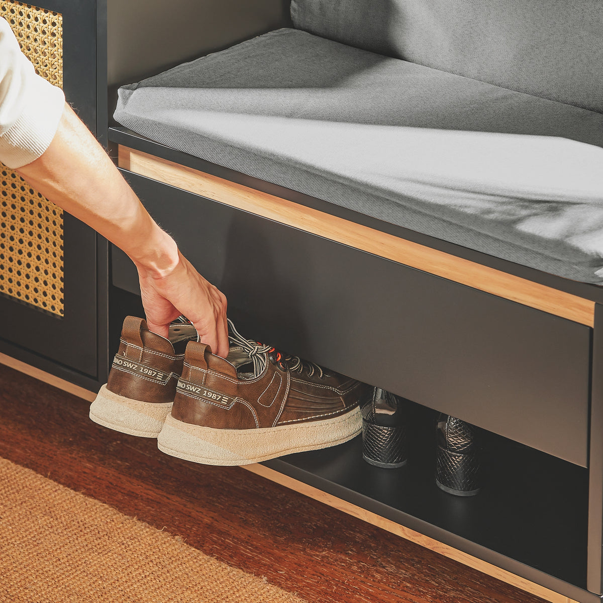 SoBuy FSR128-SCH Dulap Pantofi Banc Pantofi Intrare cu Sertar, Ușă Grilată, Pernă Confortabilă pentru Mobilier de Intrare sau Bancă de Intrare, Depozitare Pantofi Negru 100x35x60cm