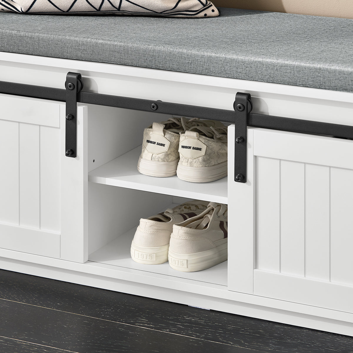 SoBuy FSR133-K-W Banc pentru Pantofi cu Pernă Căptușită, Ușă de Hambar Glisantă și 6 Compartimente, Capacitate 200 kg pentru Hol – 90x35x46 cm, Alb