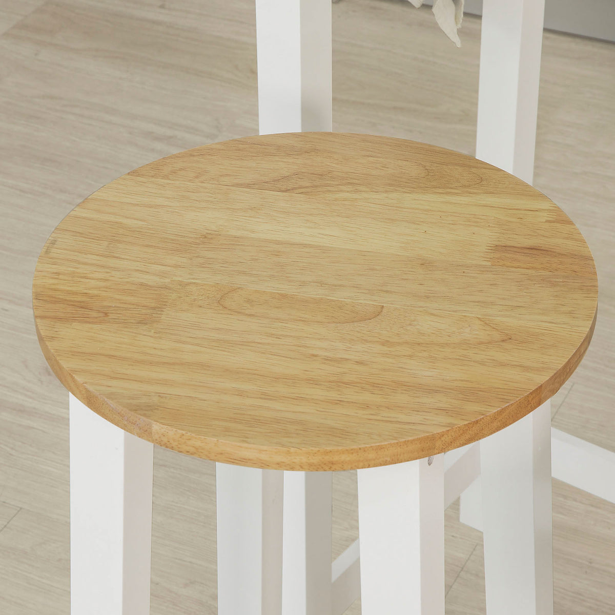 SoBuy FWT50-WN Set 1 Masă + 2 Scaune Set Masă de Bar Bistro + 2 scaune cu Suport pentru Picioare Masă înaltă de Bucătărie – Alb Natural