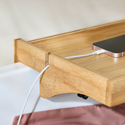 SoBuy NKD01-N Noptieră detașabilă cu crestături pentru cabluri - Tavă din bambus pentru cărți, smartphone-uri și ochelari - Potrivită pentru rame de pat de 1-3cm 36x25x9cm