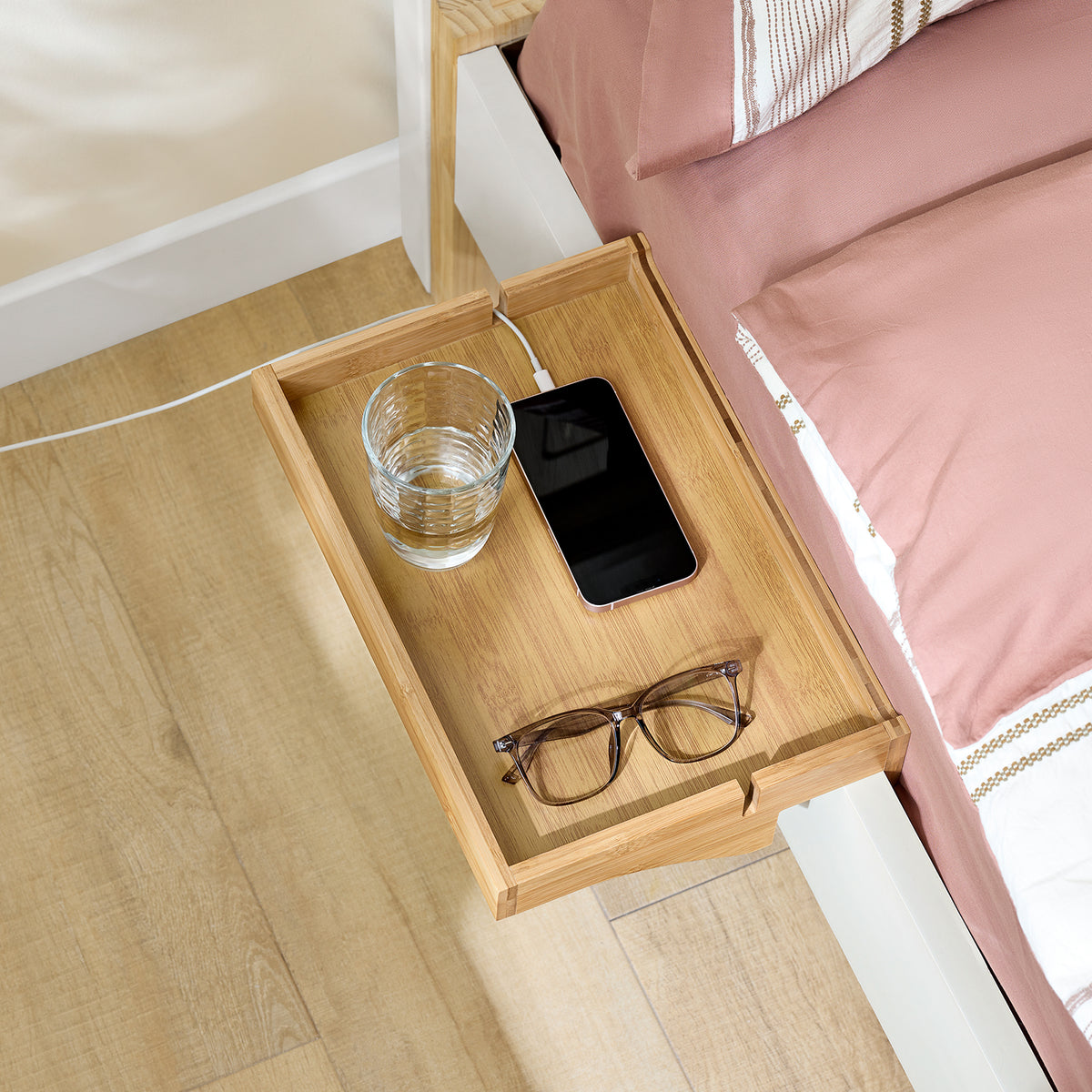 SoBuy NKD01-N Noptieră detașabilă cu crestături pentru cabluri - Tavă din bambus pentru cărți, smartphone-uri și ochelari - Potrivită pentru rame de pat de 1-3cm 36x25x9cm