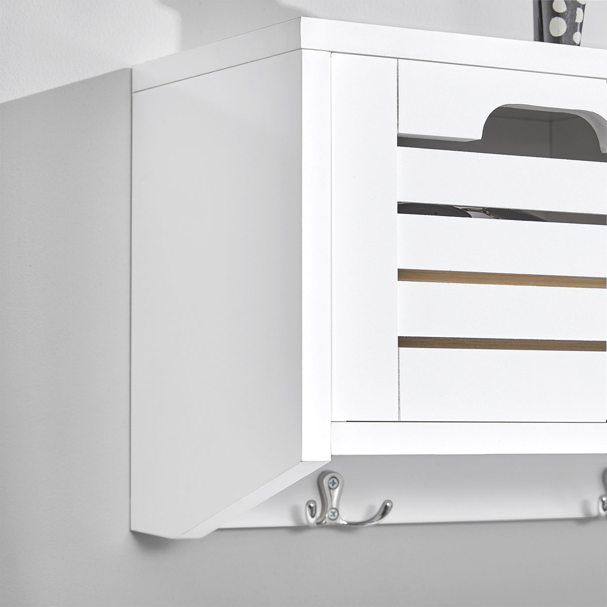 SoBuy FHK19-W Suport haine, etajeră de perete, mobilier de hol, cuiere, etajeră suspendată, vestiar cu 3 coșuri și 4 cârlige 80x20x25 cm