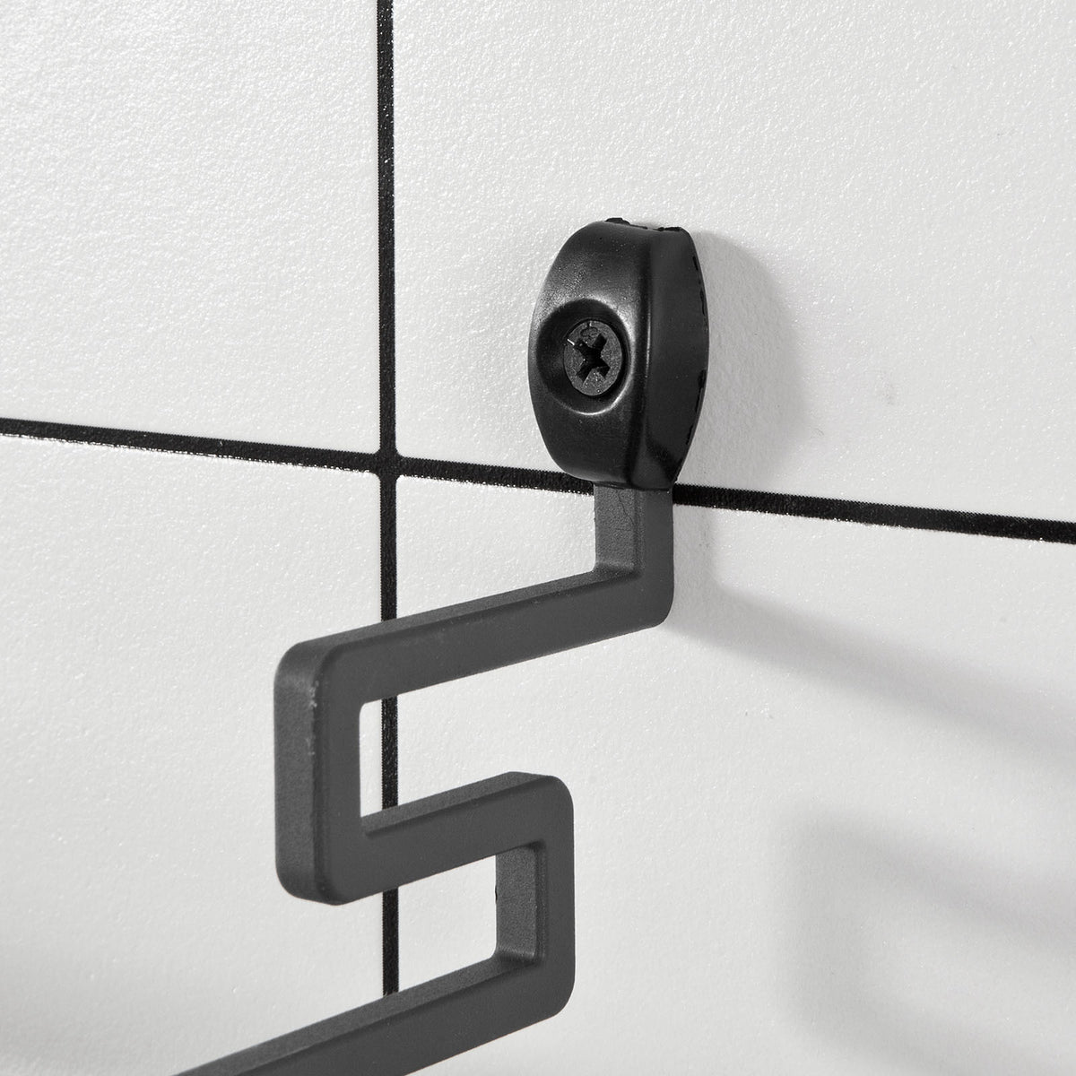 SoBuy FRG173-W Etajeră de perete, cu design modern și 5 cârlige mobile, pentru bucătărie sau baie