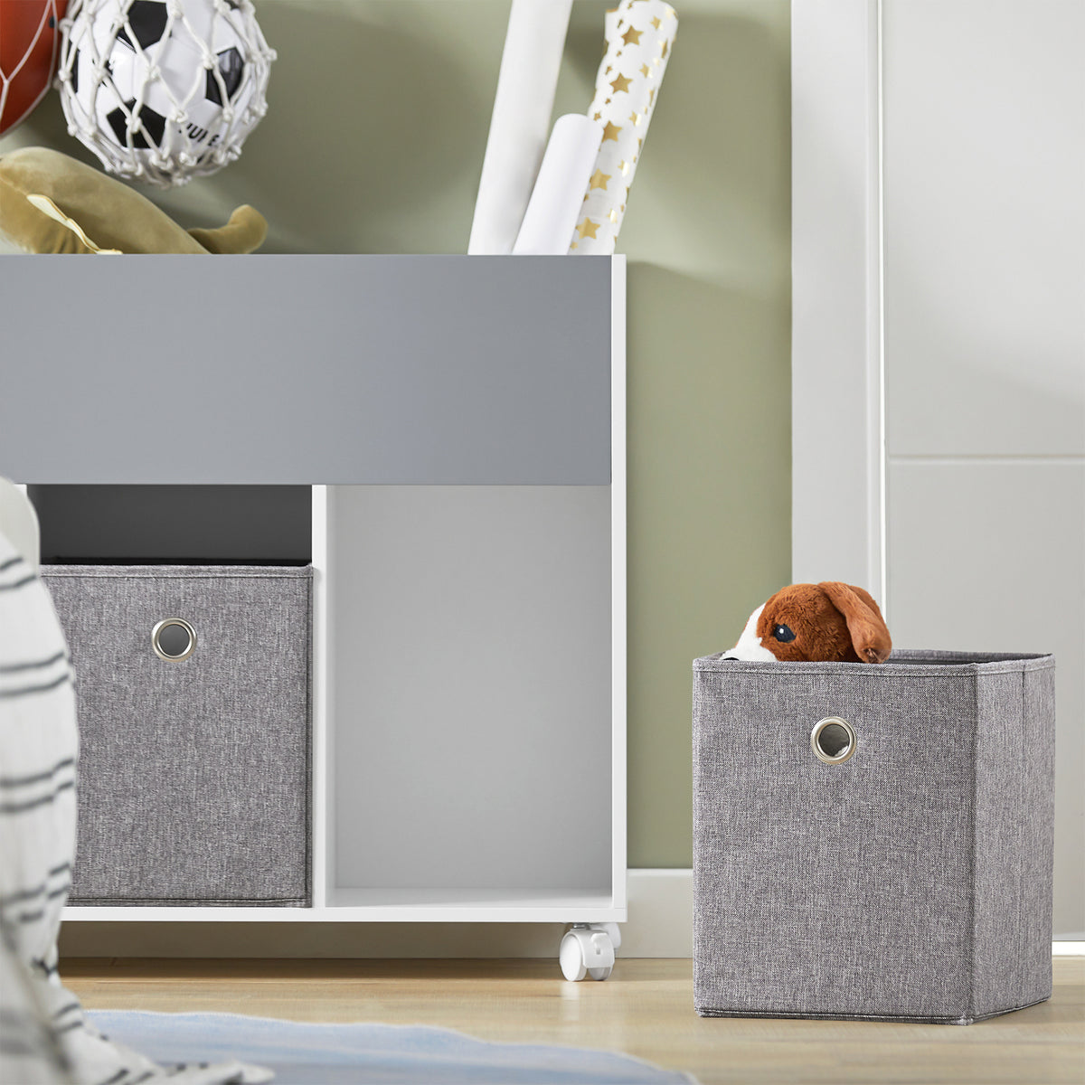 SoBuy KMB61-HG Étagère pour Enfants avec 3 Compartiments et 3 Boîtes en Tissu Amovible, Étagère pour Chambre d'enfant avec roulettes