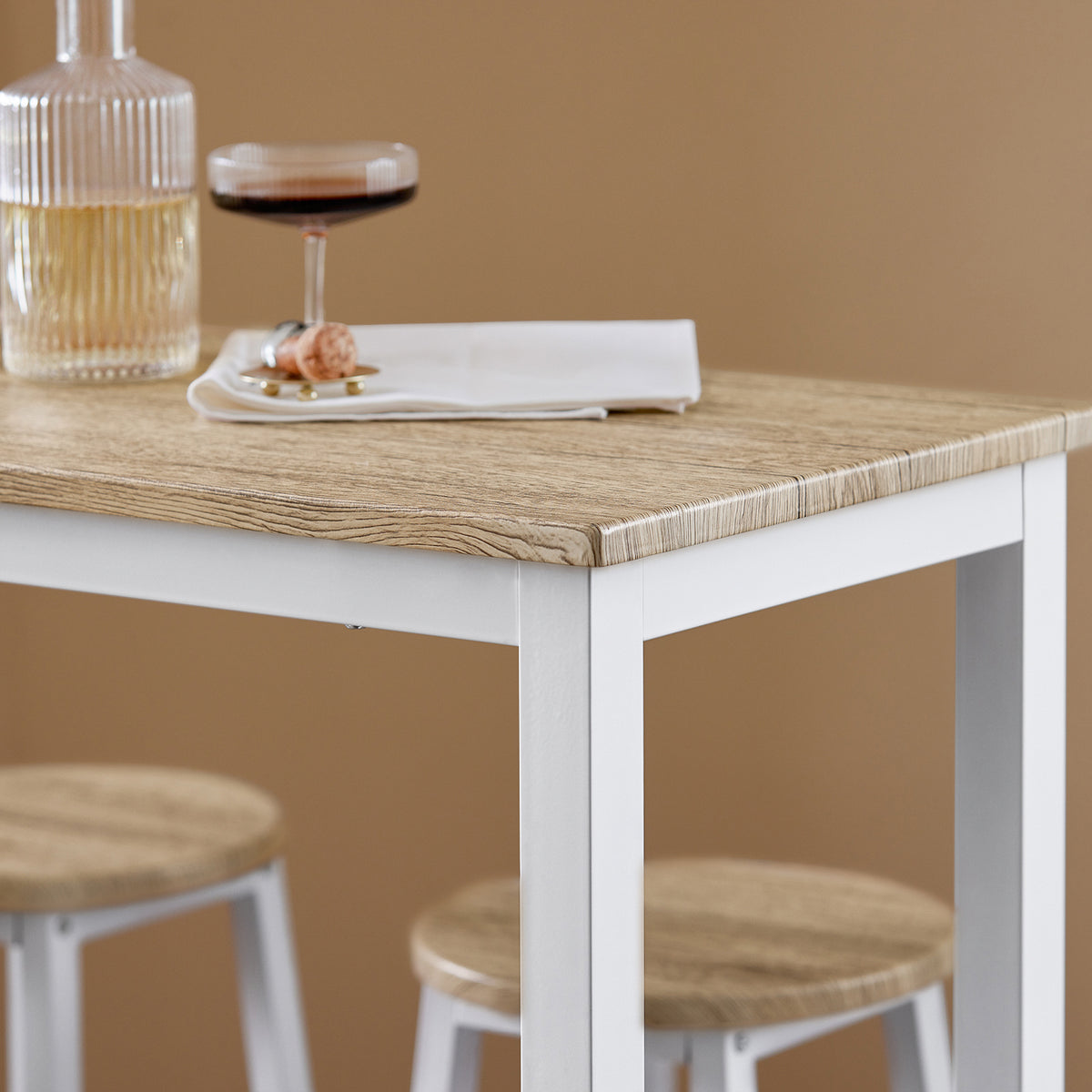 SoBuy OGT22-WN Set Masă + 4 Scaune de Bar Set Masă de Bar Bistro + 4 Scaune de Bar cu Suport pentru Picioare